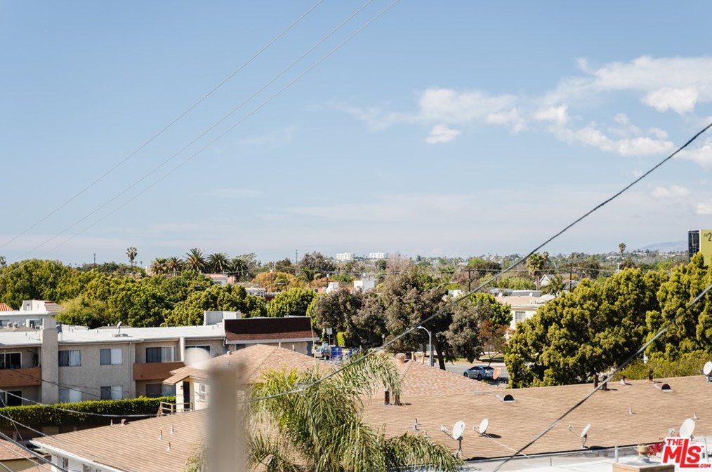 12525 Pacific Ave, Los Angeles CA  90066-4365 exterior