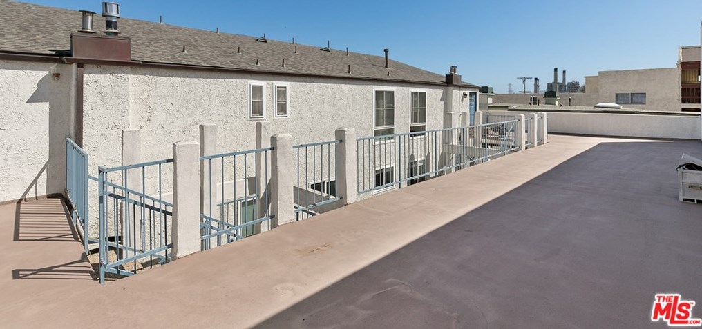320 Hermosa Ave, Hermosa Beach CA  90254-5010 exterior