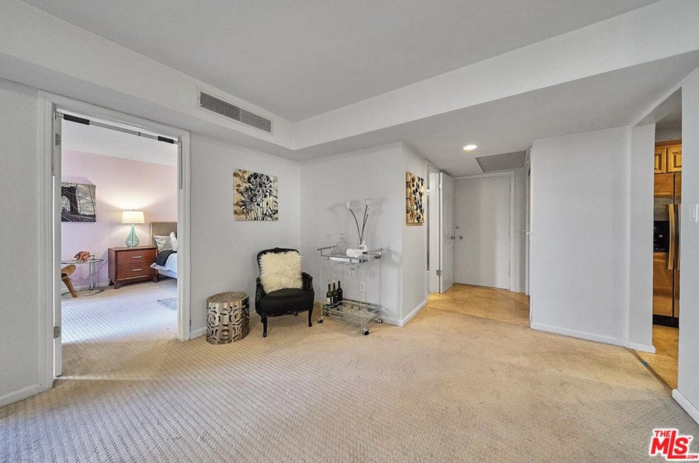 358 Gramercy Pl, Los Angeles CA  90020-4565 exterior