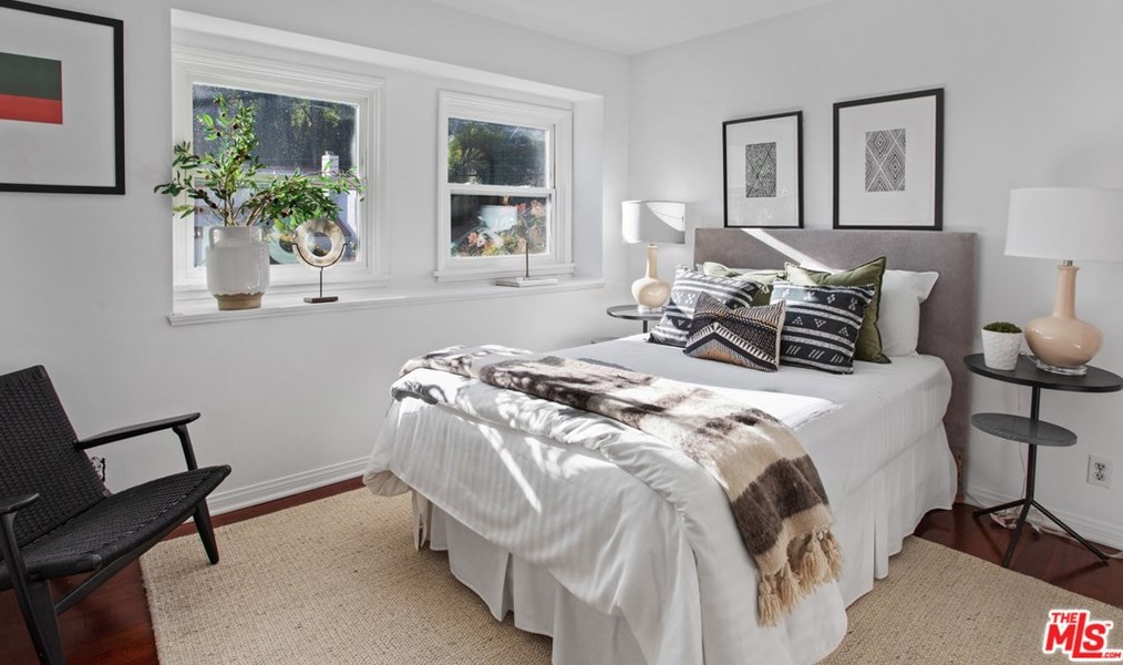 2322 Canyon Dr, Los Angeles CA  90068-2412 exterior