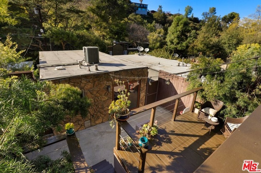 8806 Wonderland Ave, Los Angeles CA  90046-1852 exterior