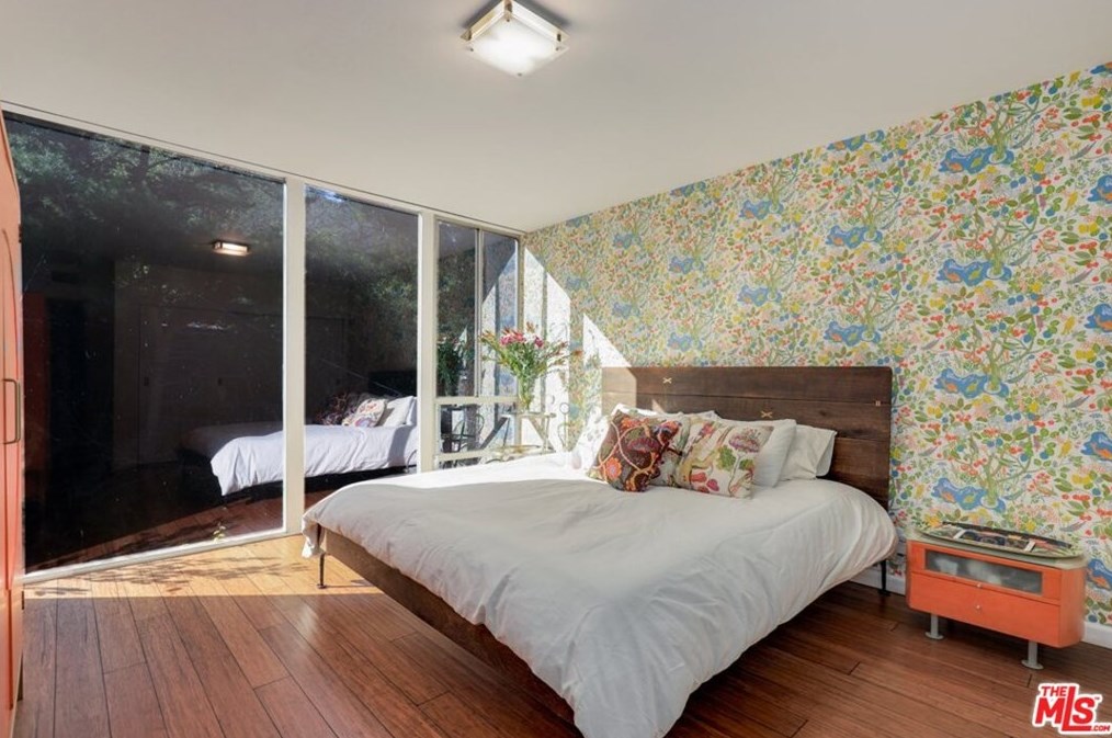 8806 Wonderland Ave, Los Angeles CA  90046-1852 exterior
