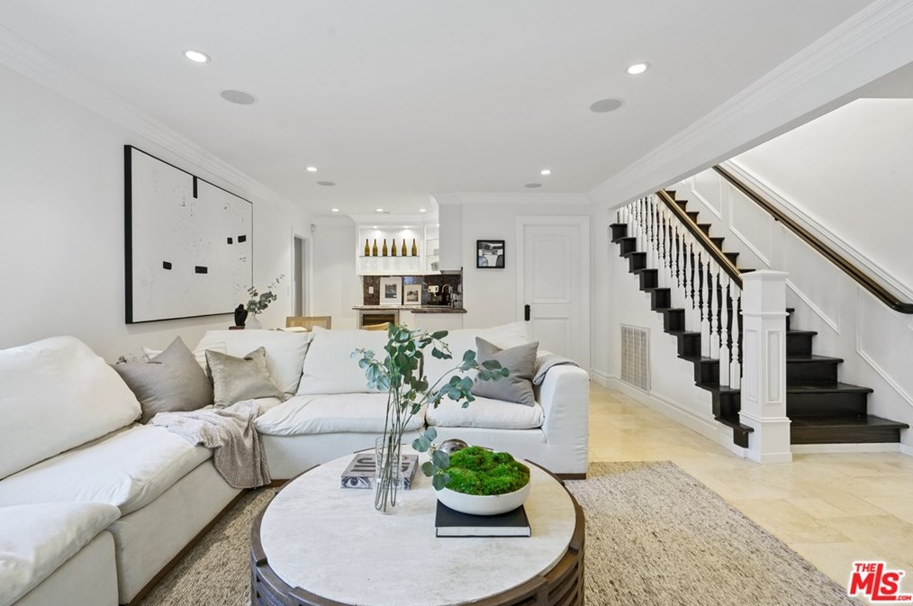9606 Cresta Dr, Los Angeles CA  90035-4004 exterior