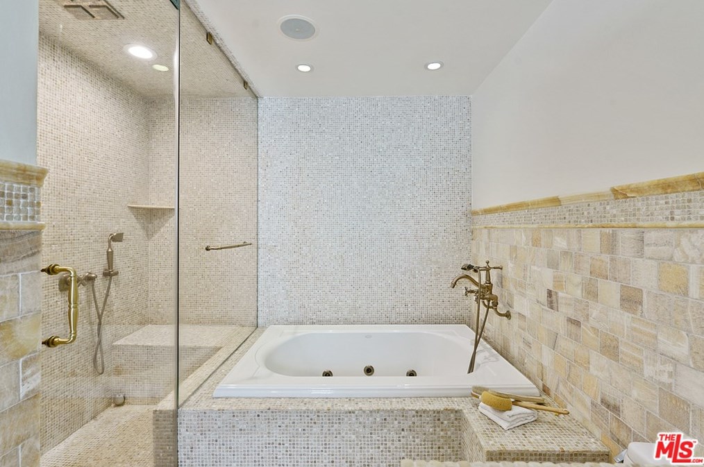 9606 Cresta Dr, Los Angeles CA  90035-4004 exterior