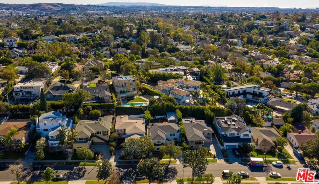 9606 Cresta Dr, Los Angeles CA  90035-4004 exterior