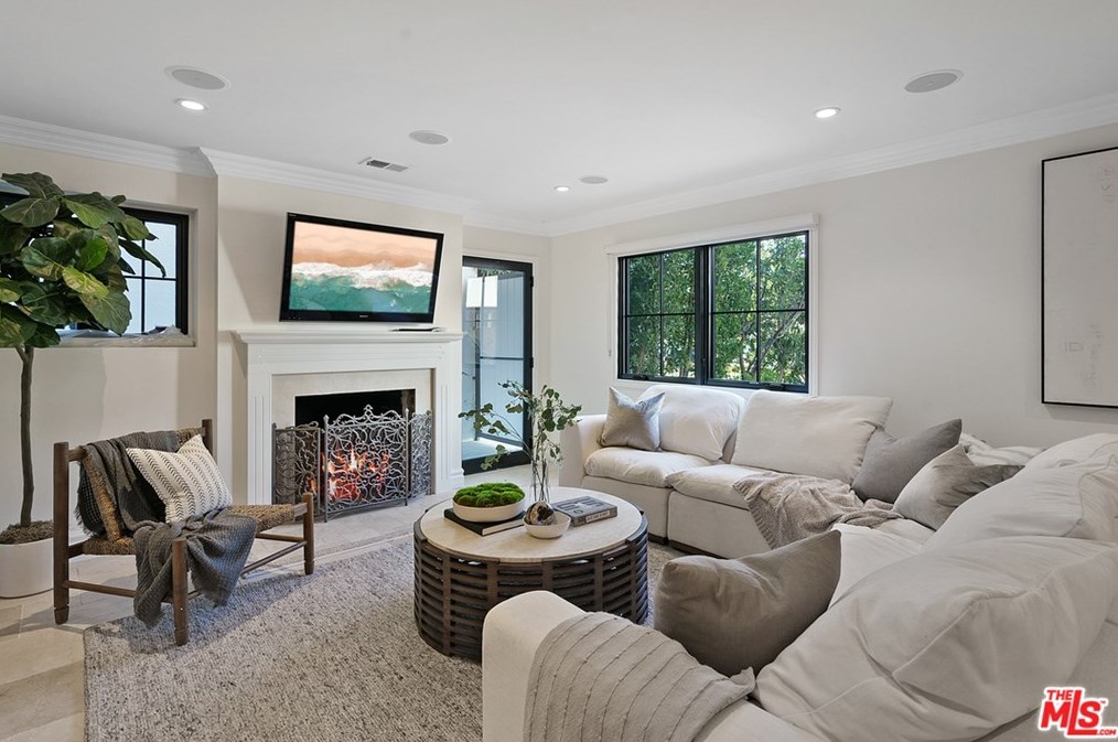 9606 Cresta Dr, Los Angeles CA  90035-4004 exterior
