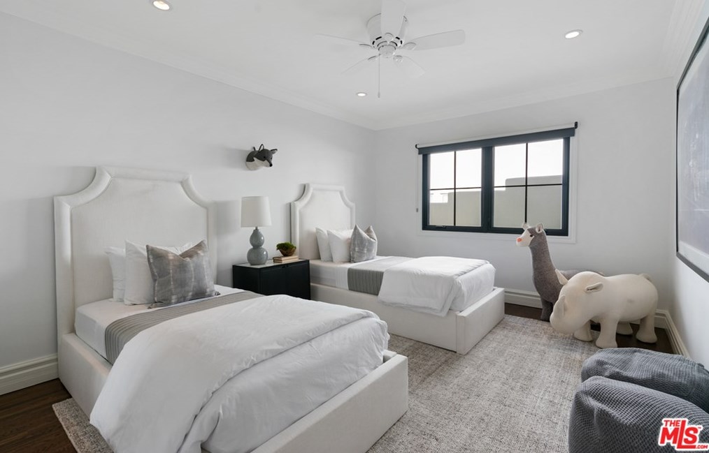 9606 Cresta Dr, Los Angeles CA  90035-4004 exterior