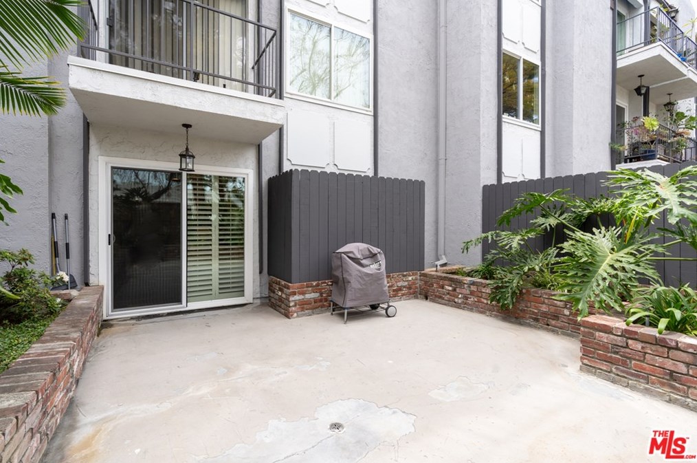 5870 Green Valley Cir, Los Angeles CA  90230-6943 exterior