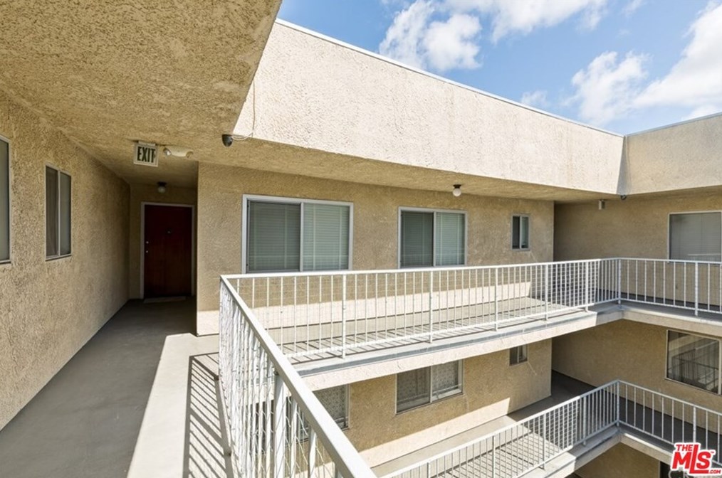 3762 Hughes Ave, Los Angeles CA  90034-5188 exterior