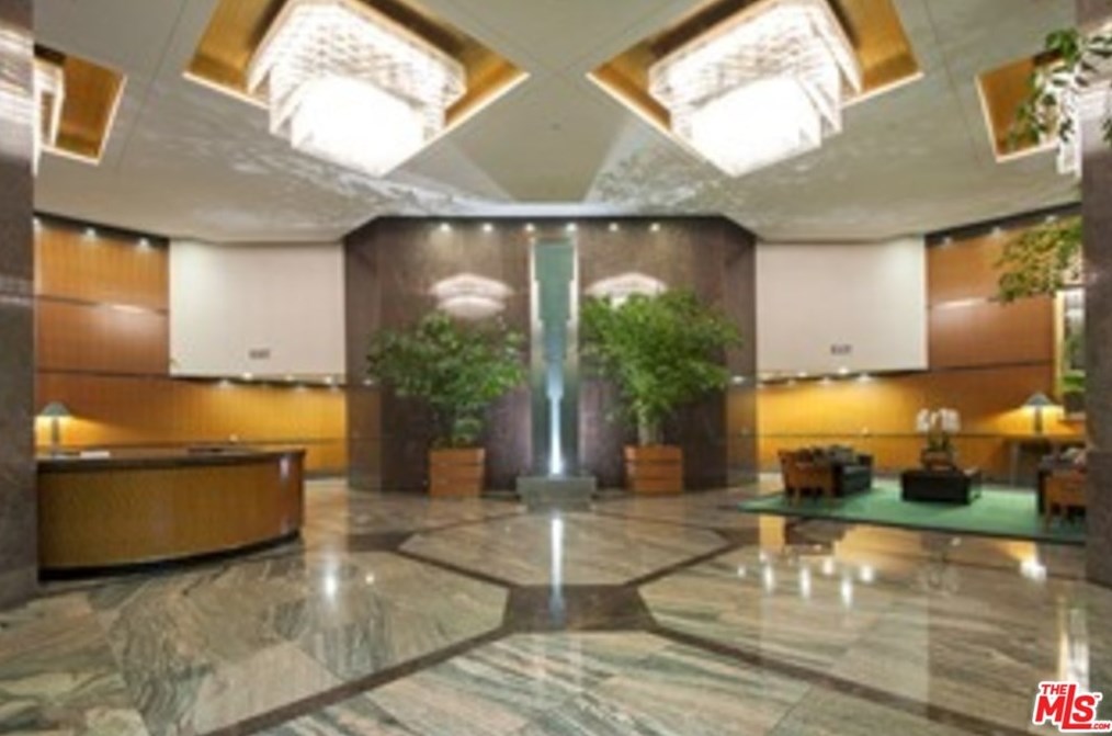 10490 Wilshire Blvd, Los Angeles CA  90024-4621 exterior