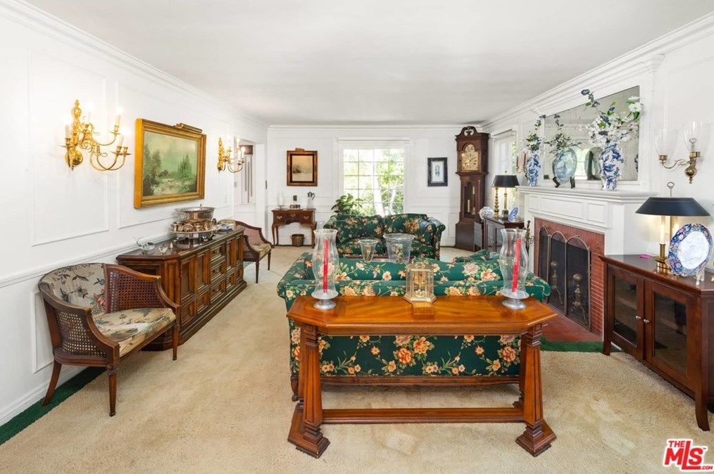 318 Thurston Ave, Los Angeles CA  90049-3126 exterior