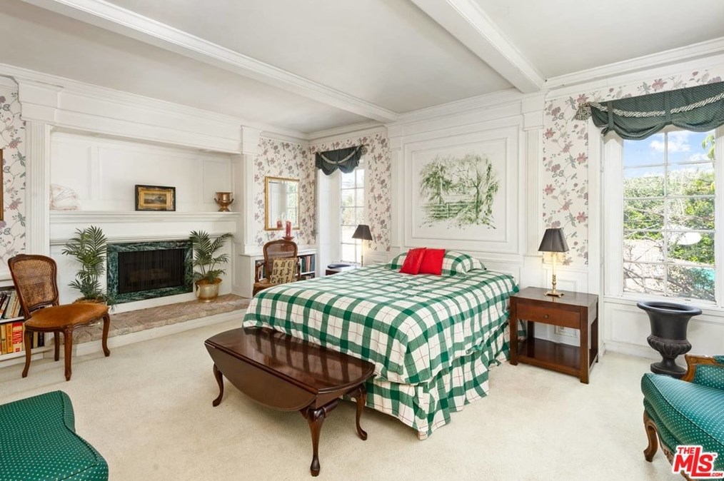 318 Thurston Ave, Los Angeles CA  90049-3126 exterior