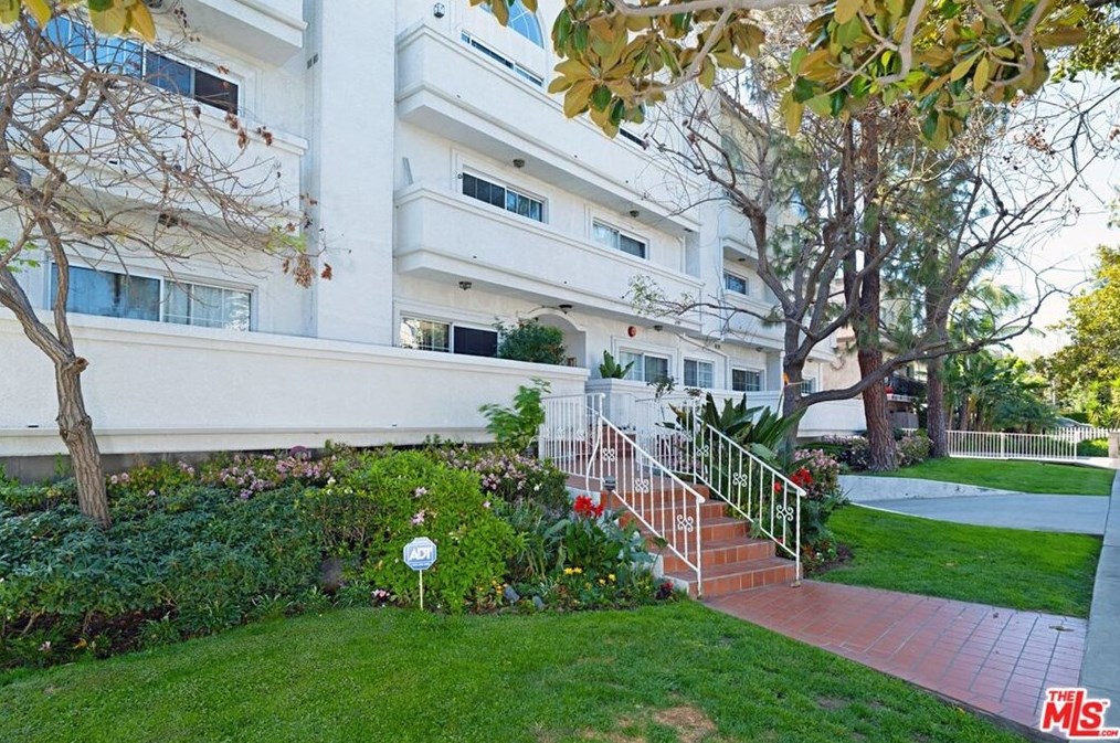 3743 Canfield Ave, Los Angeles CA  90034-8400 exterior