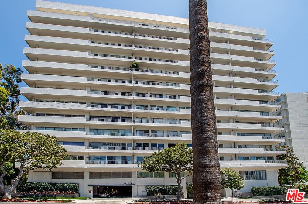 838 Doheny Dr, Los Angeles CA  90069-4853 exterior