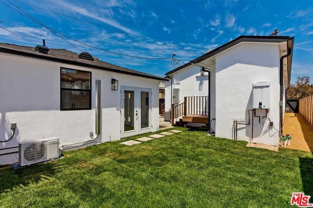 4237 Beethoven St, Los Angeles CA  90066-5705 exterior