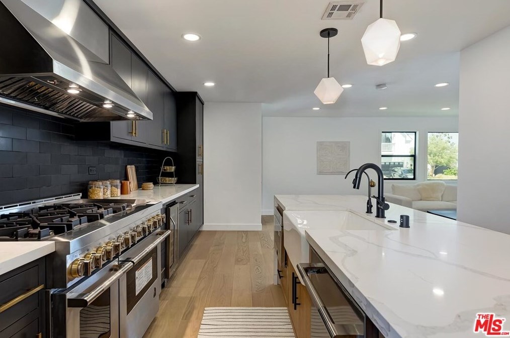 4237 Beethoven St, Los Angeles CA  90066-5705 exterior