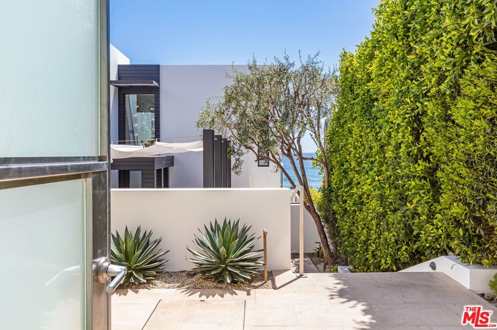 24146 Malibu Rd, Malibu CA  90265-4610 exterior