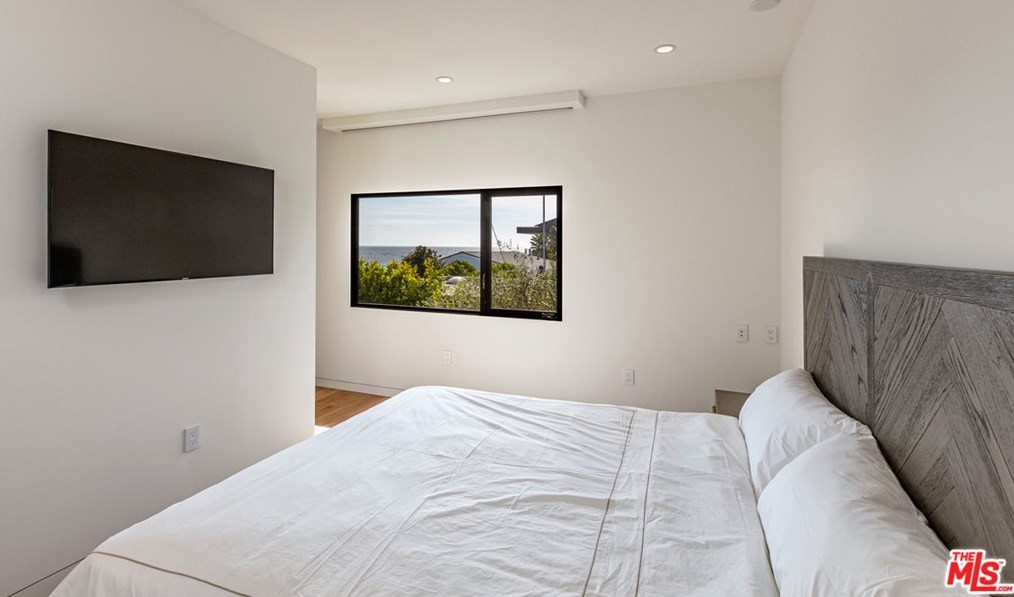 24146 Malibu Rd, Malibu CA  90265-4610 exterior