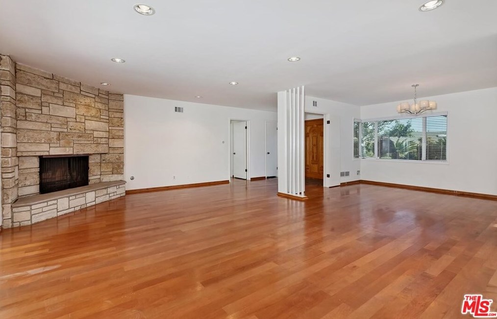 1435 Jonesboro Dr, Los Angeles CA  90049-3626 exterior