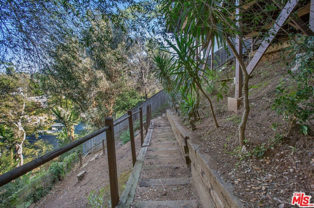 2177 Ridgemont Dr, Los Angeles CA  90046-1839 exterior