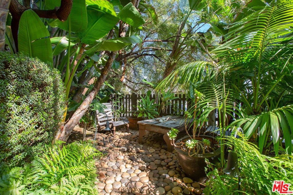 2177 Ridgemont Dr, Los Angeles CA  90046-1839 exterior