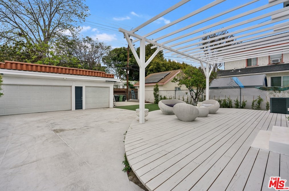 1853 Crenshaw Blvd, Los Angeles CA  90019-6039 exterior