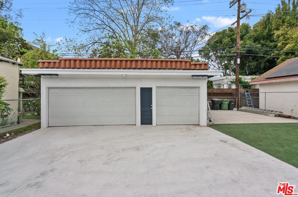 1853 Crenshaw Blvd, Los Angeles CA  90019-6039 exterior