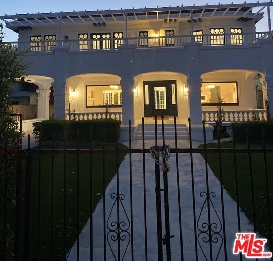 1853 Crenshaw Blvd, Los Angeles CA  90019-6039 exterior