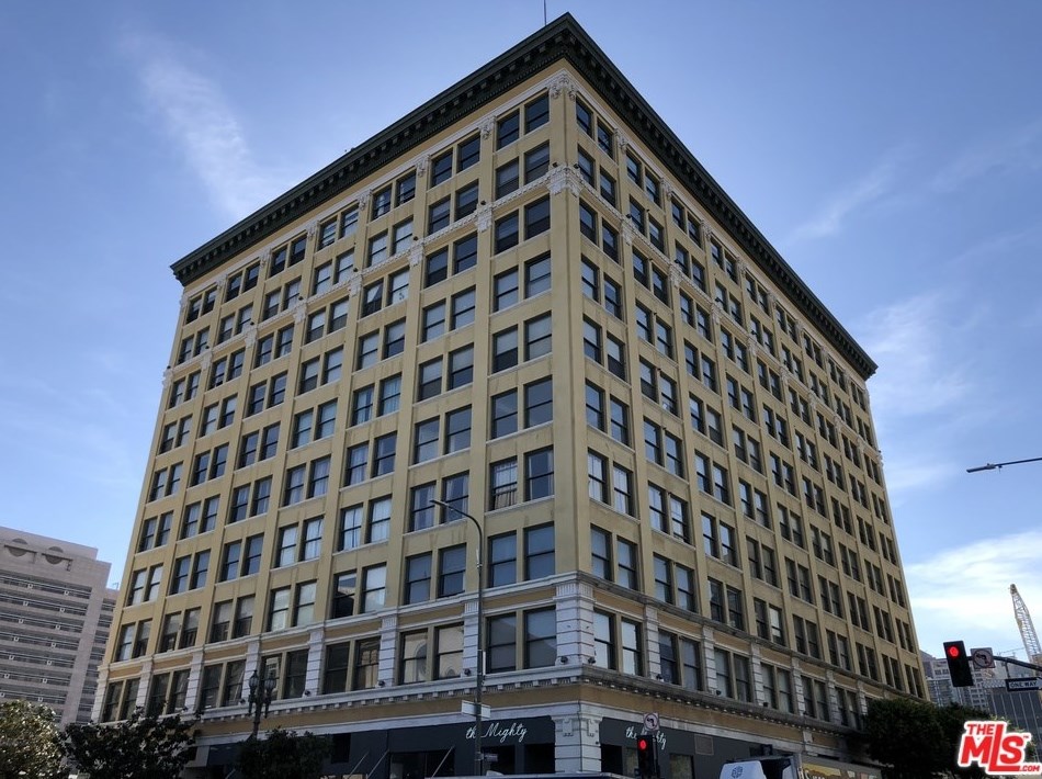 108 2nd St, Los Angeles CA  90012-1586 exterior