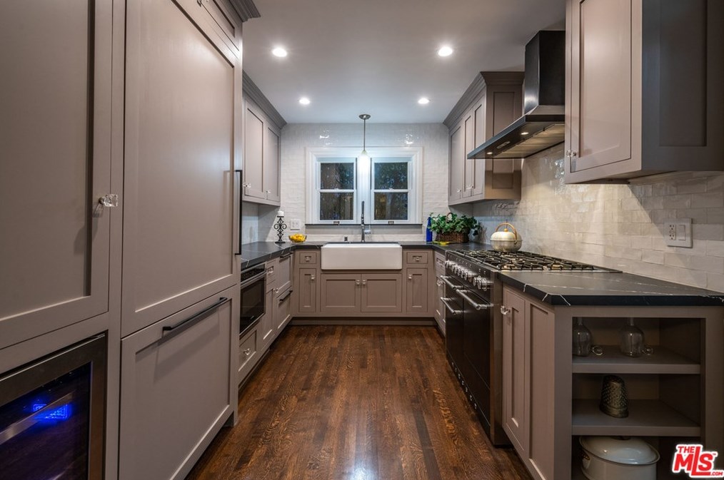 101 Ridgewood Pl, Los Angeles CA  90004-4002 exterior