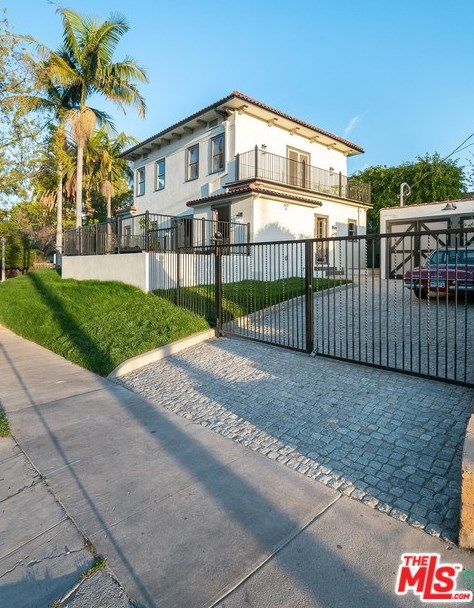 101 Ridgewood Pl, Los Angeles CA  90004-4002 exterior