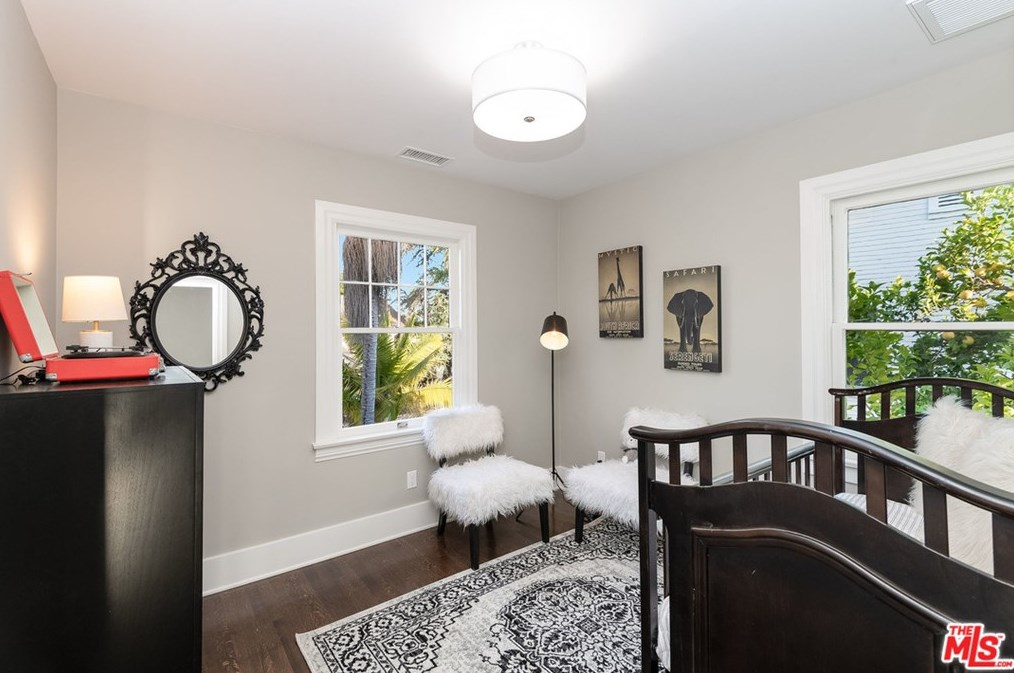 101 Ridgewood Pl, Los Angeles CA  90004-4002 exterior
