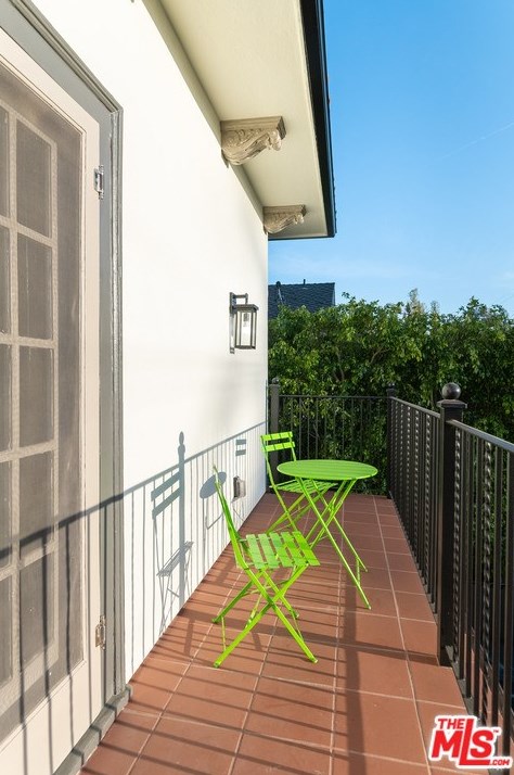 101 Ridgewood Pl, Los Angeles CA  90004-4002 exterior