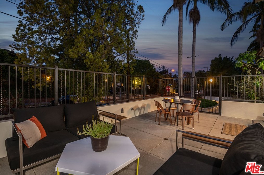 101 Ridgewood Pl, Los Angeles CA  90004-4002 exterior