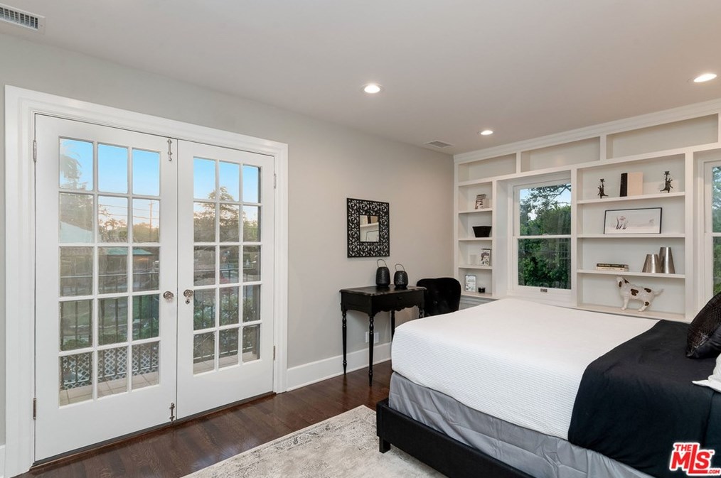 101 Ridgewood Pl, Los Angeles CA  90004-4002 exterior
