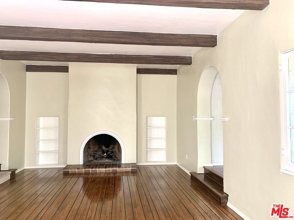 327 Orange Dr, Los Angeles CA  90036-2613 exterior