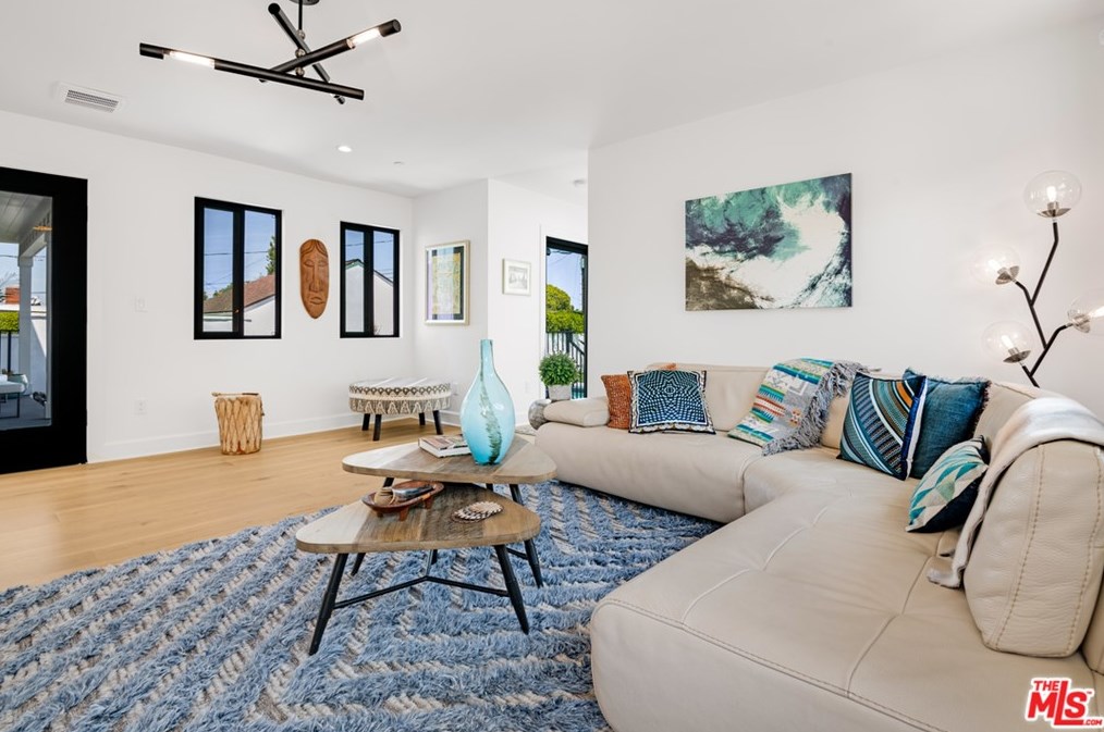 7886 Truxton Ave, Los Angeles CA  90045-2919 exterior