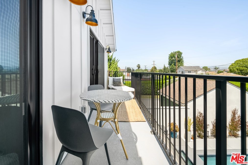 7886 Truxton Ave, Los Angeles CA  90045-2919 exterior