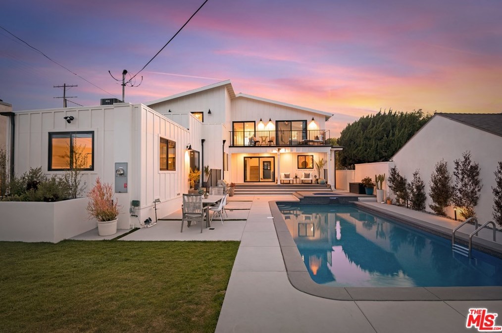 7886 Truxton Ave, Los Angeles CA  90045-2919 exterior