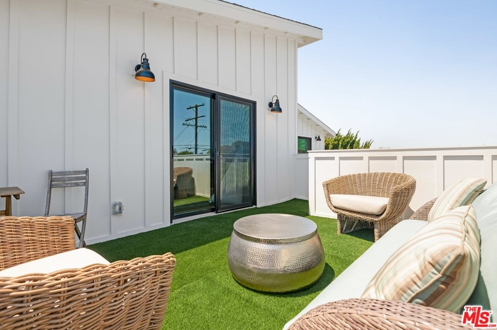 7886 Truxton Ave, Los Angeles CA  90045-2919 exterior