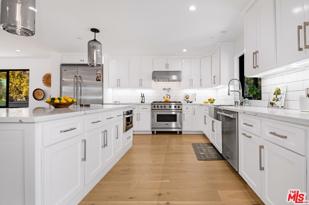 7886 Truxton Ave, Los Angeles CA  90045-2919 exterior