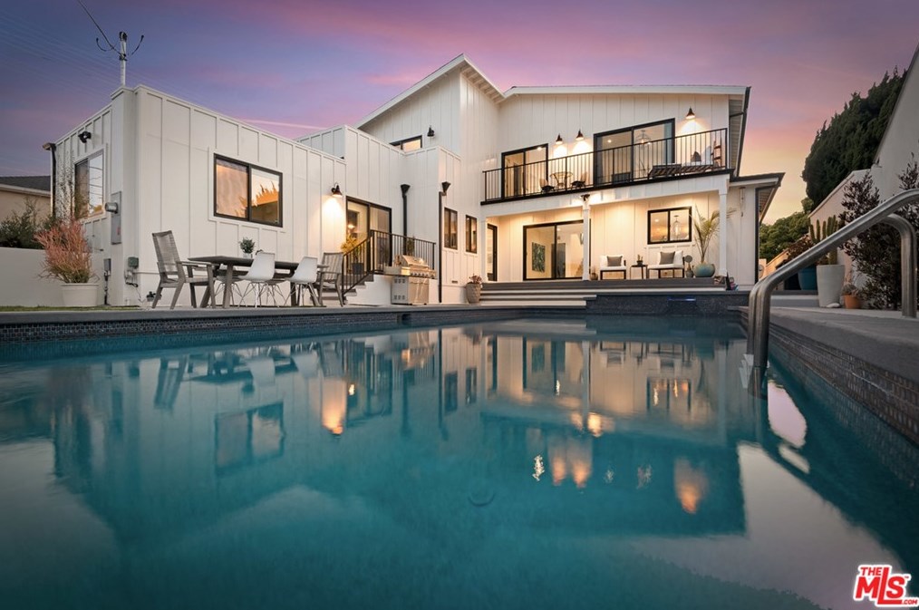 7886 Truxton Ave, Los Angeles CA  90045-2919 exterior