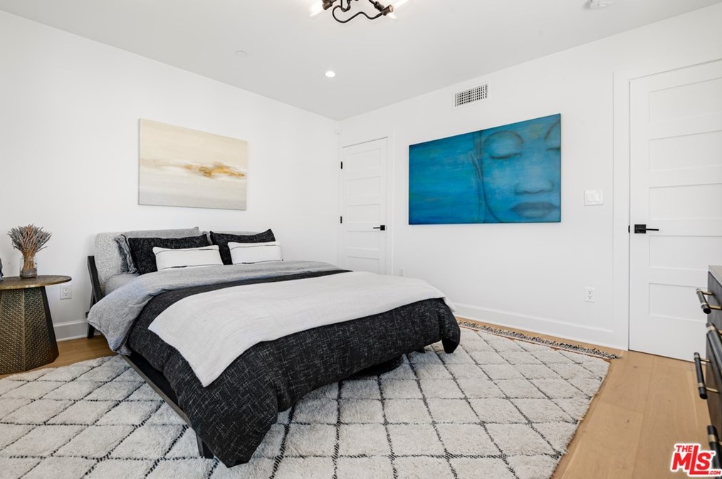 7886 Truxton Ave, Los Angeles CA  90045-2919 exterior