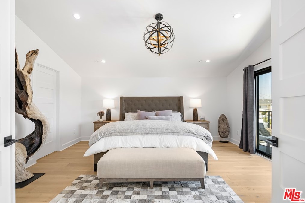 7886 Truxton Ave, Los Angeles CA  90045-2919 exterior