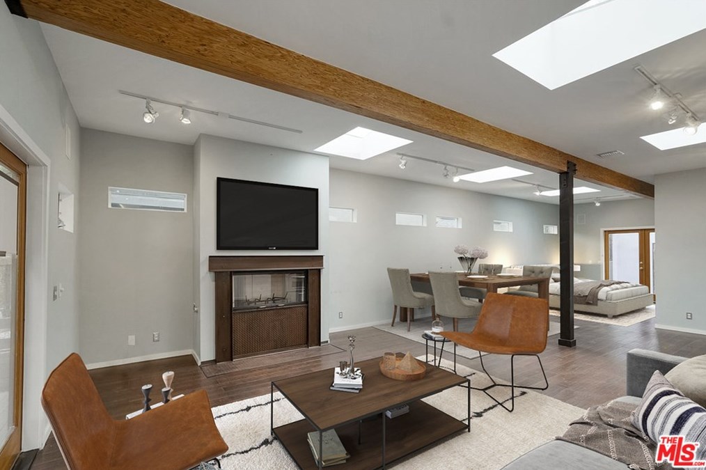 13257 Venice Blvd, Los Angeles CA  90066-3538 exterior