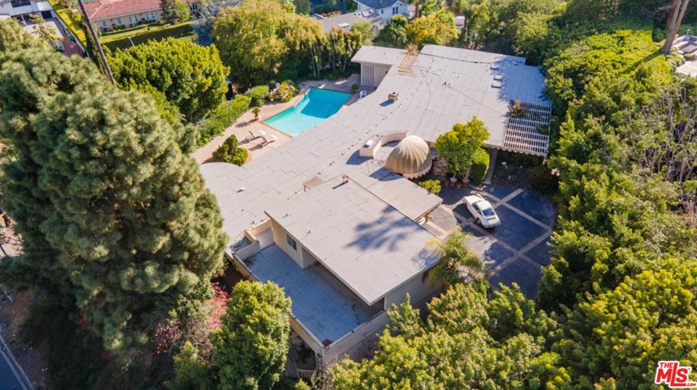1111 Shadow Hl Way, Beverly Hills CA  90210-2234 exterior