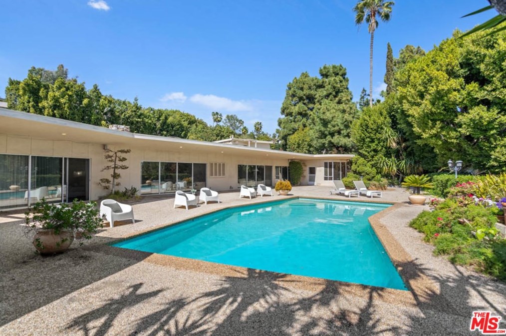 1111 Shadow Hl Way, Beverly Hills CA  90210-2234 exterior