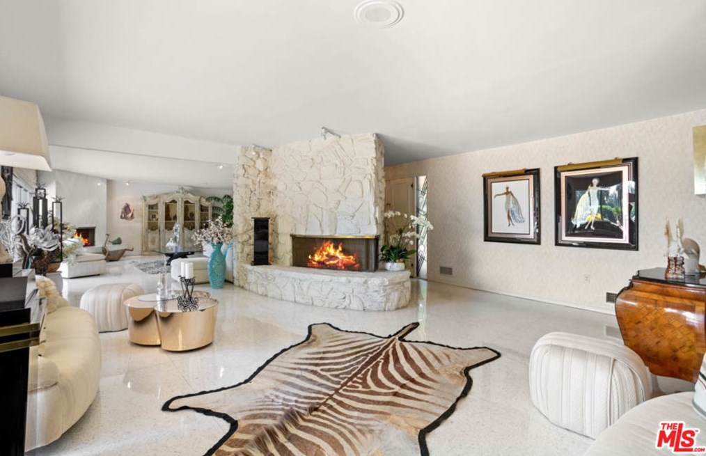 1111 Shadow Hl Way, Beverly Hills CA  90210-2234 exterior