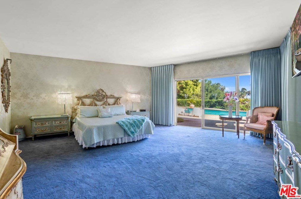 1111 Shadow Hl Way, Beverly Hills CA  90210-2234 exterior