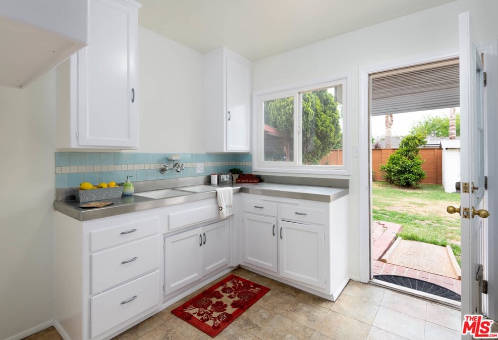 7645 Midfield Ave, Los Angeles CA  90045-3233 exterior